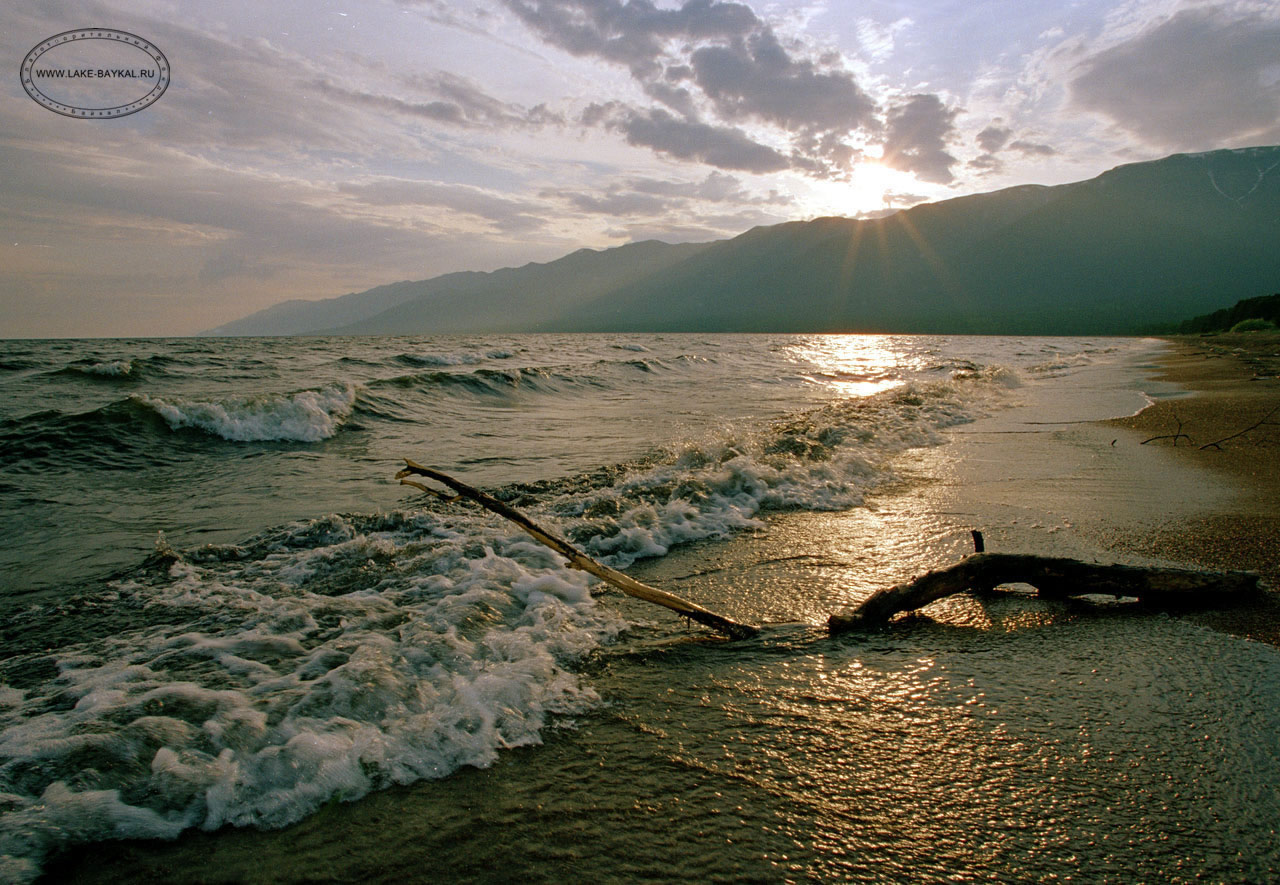 Волны Баргузинского залива